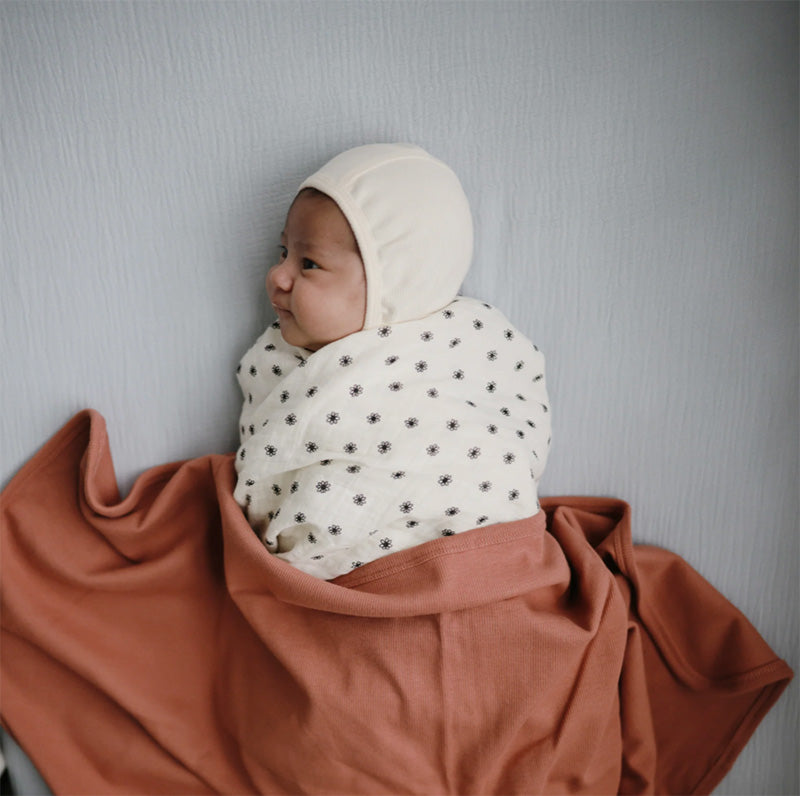 Swaddle - Black Daisy